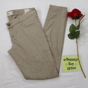 HOLLISTER KHAKI SKINNY PANTS SIZE 9R